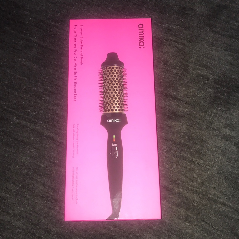 NWT Amika Blowout Babe Thermal Brush